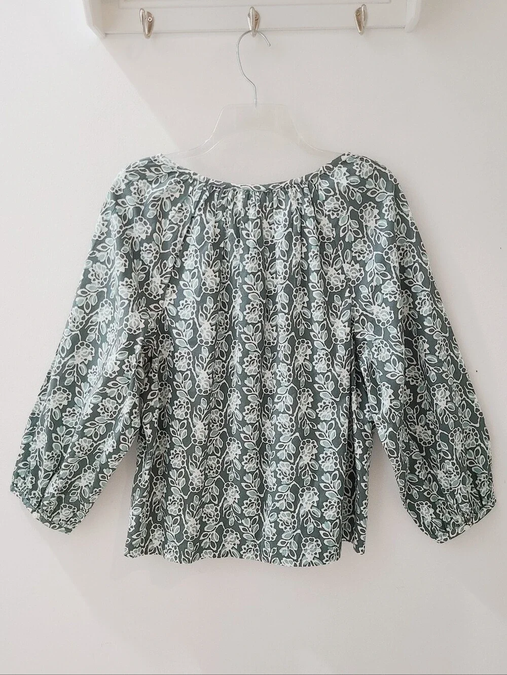 J. CREW Cotton Peasant Blouse Scoopneck Stretch Green Vine Print Sz M